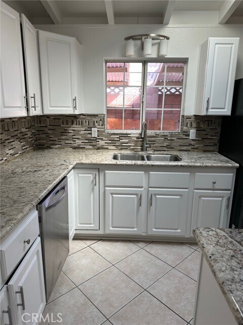 Building Photo - 2206 S Rene Dr