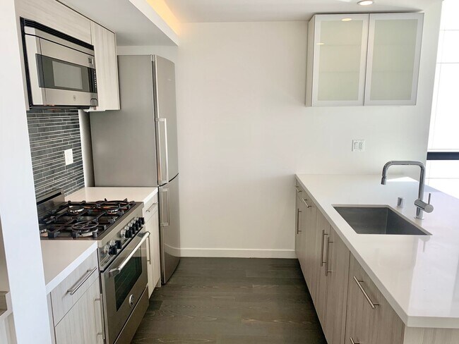 Foto del edificio - 2BR/2BA Inner Mission Boutique Condo w/Parking, Storage, Laundry – PROGRESSIVE