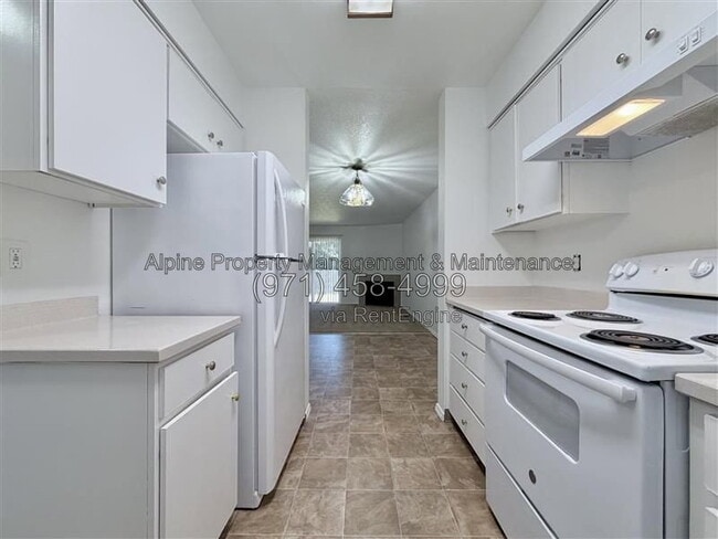 Building Photo - 18317 SW Jann Dr
