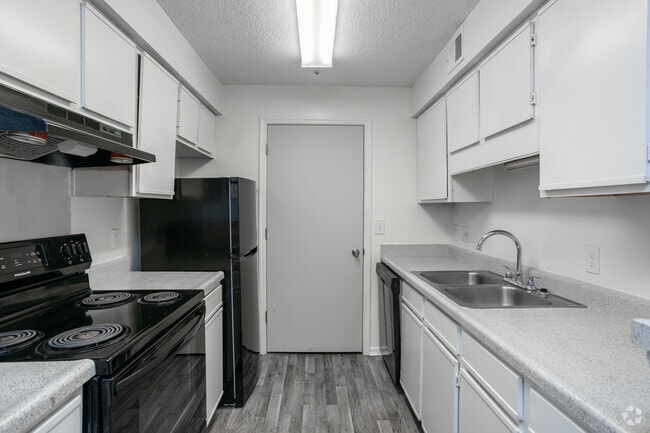 3BR, 2BA - 1153SF - Cocina - Retreat at Baywood