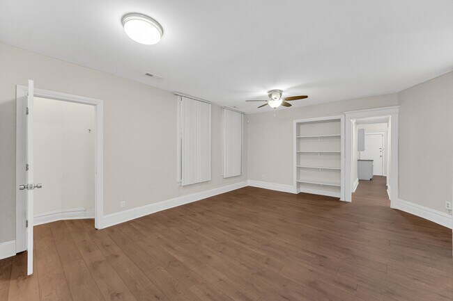 Foto del edificio - 6424 S Ingleside Ave