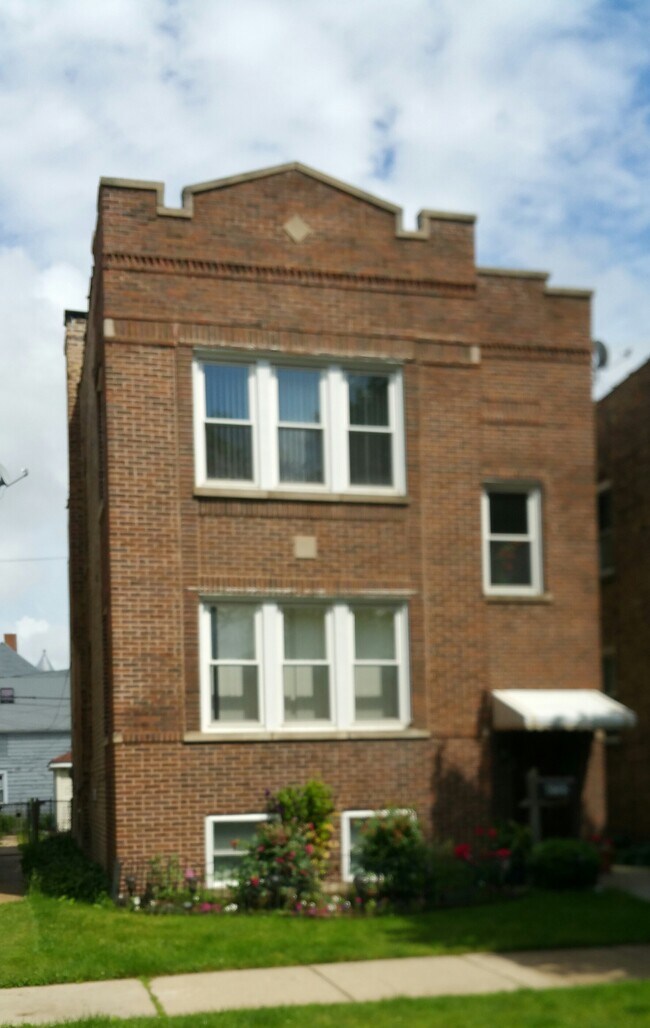 Building Photo - 4725 Kedvale N Ave