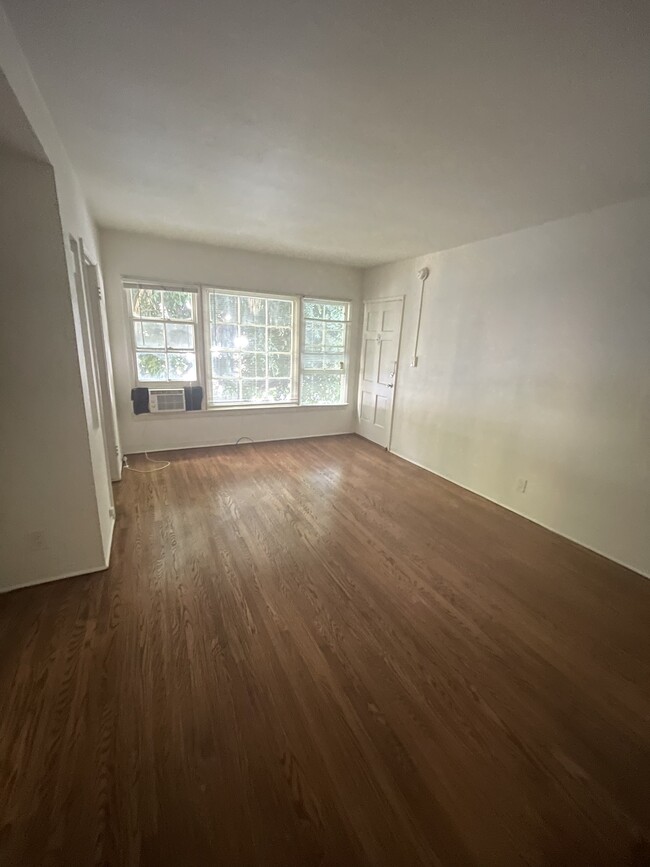 Building Photo - 959 Gayley Ave
