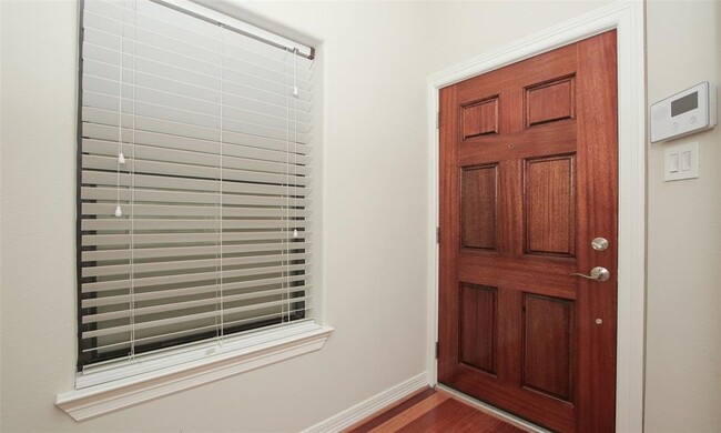Foto del edificio - 908 Garden Oaks Terrace