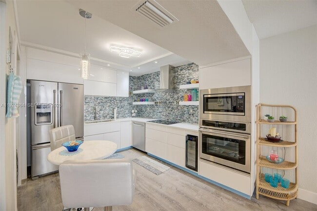 Building Photo - 3725 S Ocean Dr