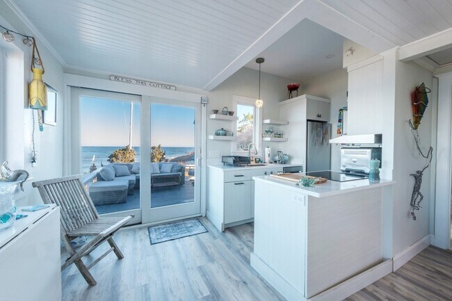 Foto del edificio - 232 Manomet Point Rd