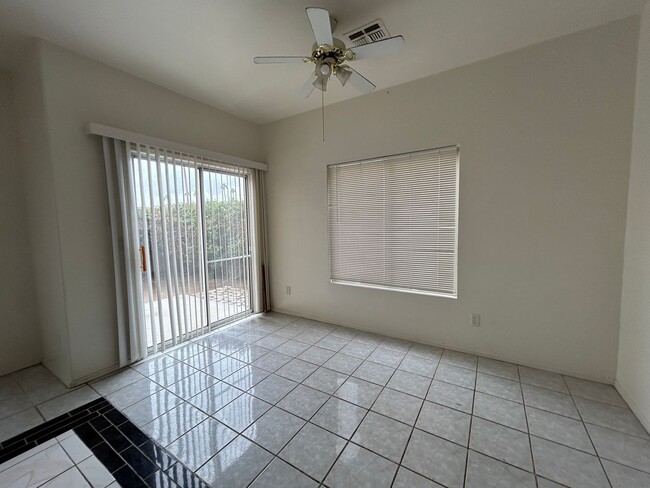 Building Photo - 3 Bedroom 2 1/2 Bathroom Freshly painted & carpet, Close to Grand Canyon University