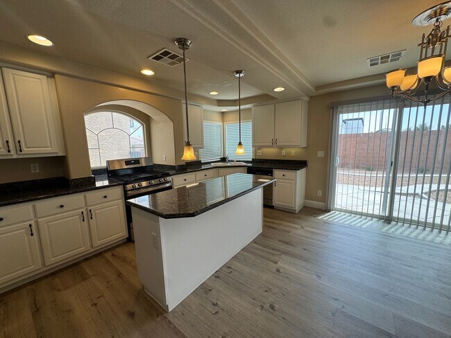 Foto del edificio - Charming 3-Bedroom Home on a Cul-de-Sac wi...