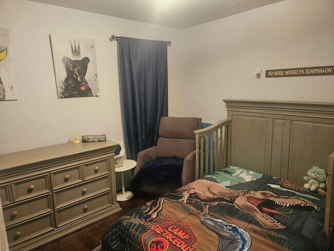 Photo du bâtiment - 3 Bedroom 3 Bath - Semi Detached - Mavis & 407 $2800
