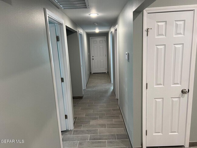 Foto del edificio - 13380 Soleen Rd