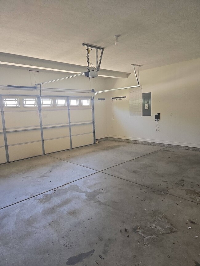 Foto del edificio - 6323 Burgin Dr