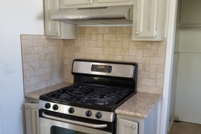 Building Photo - 4218 La Salle Ave