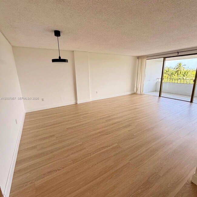Foto del edificio - 155 Ocean Ln Dr