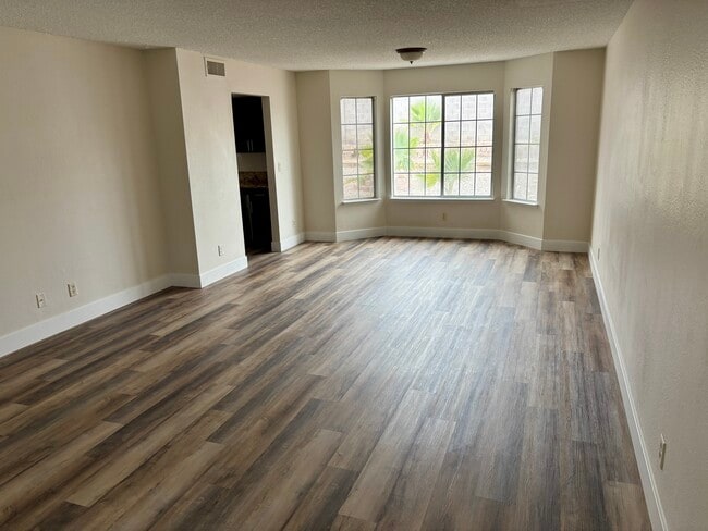 Foto del edificio - 1316 Wheatland Way