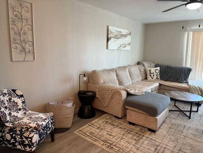 Foto del edificio - Beautiful Marina View Condo