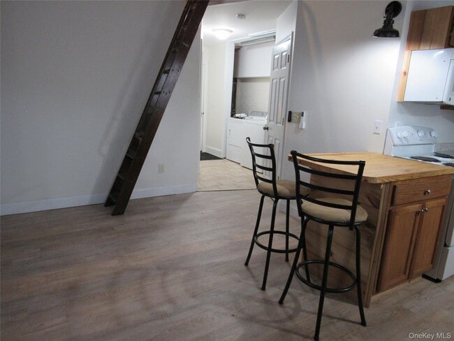 Building Photo - 76 Webster Ave