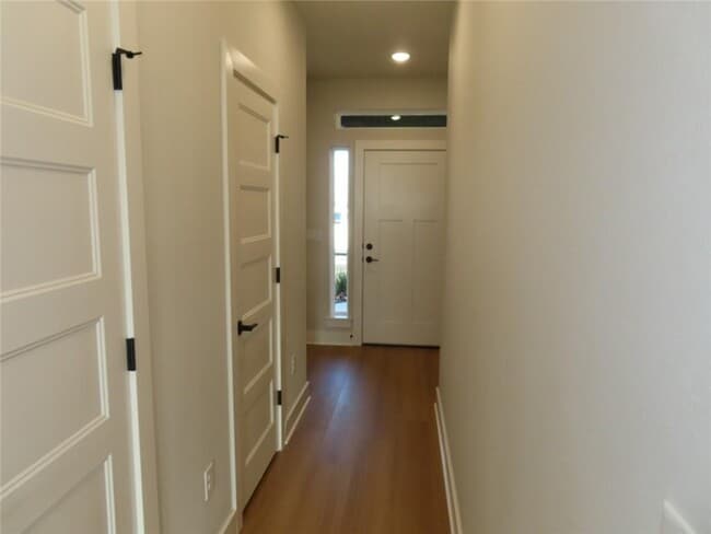 Building Photo - 1881 Lapis Ave