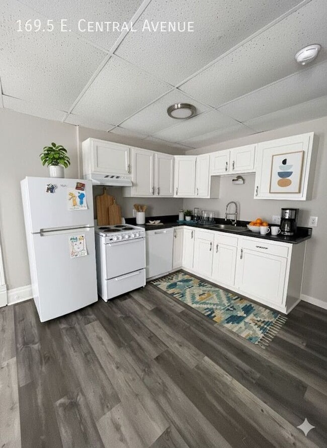 Building Photo - 169.5 E Central Ave