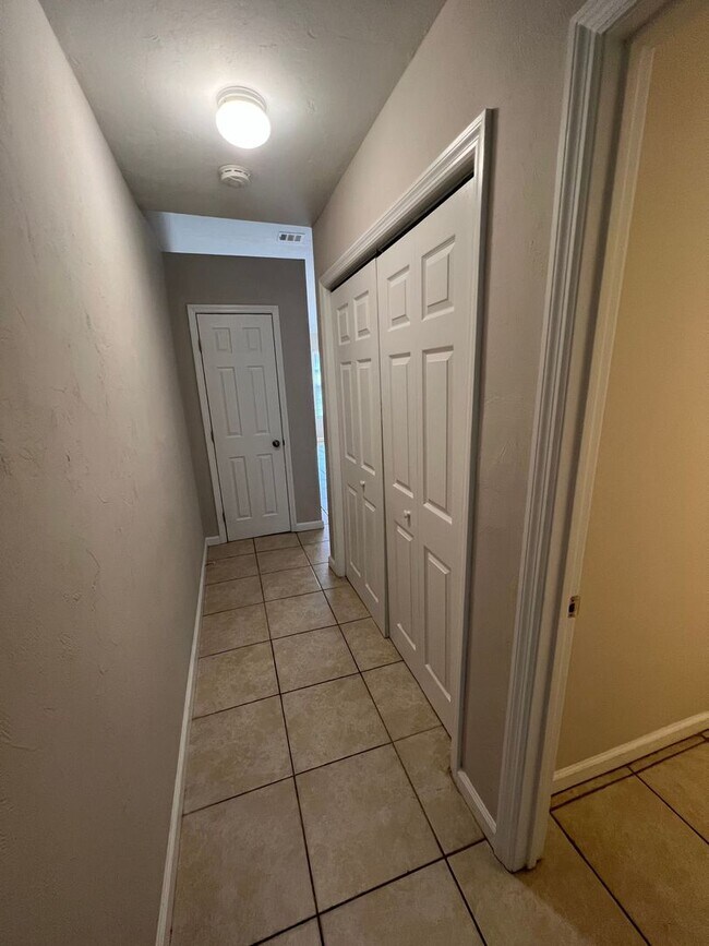 Building Photo - 1836 W Tharpe St