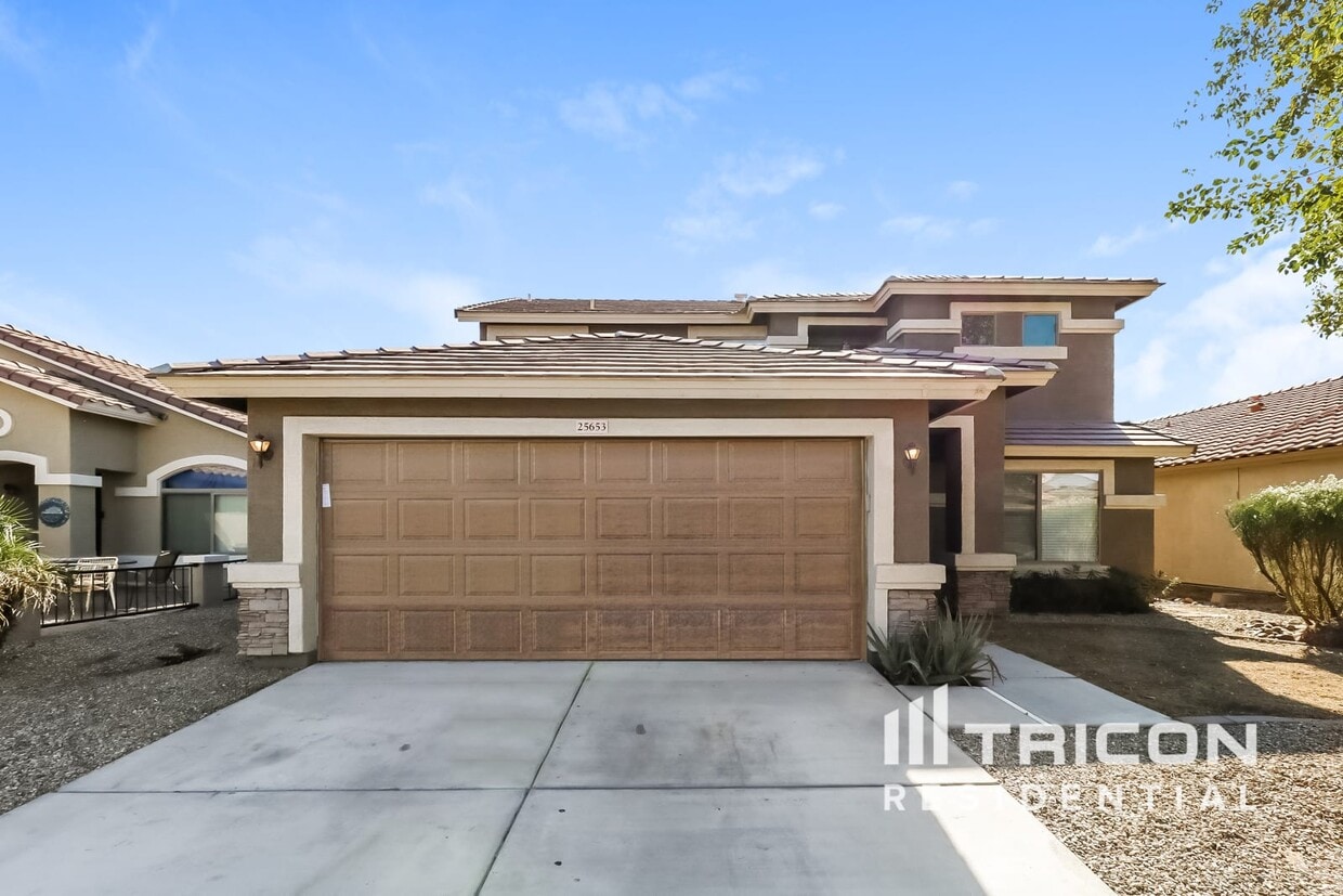 Foto principal - 25653 W Dunlap Rd