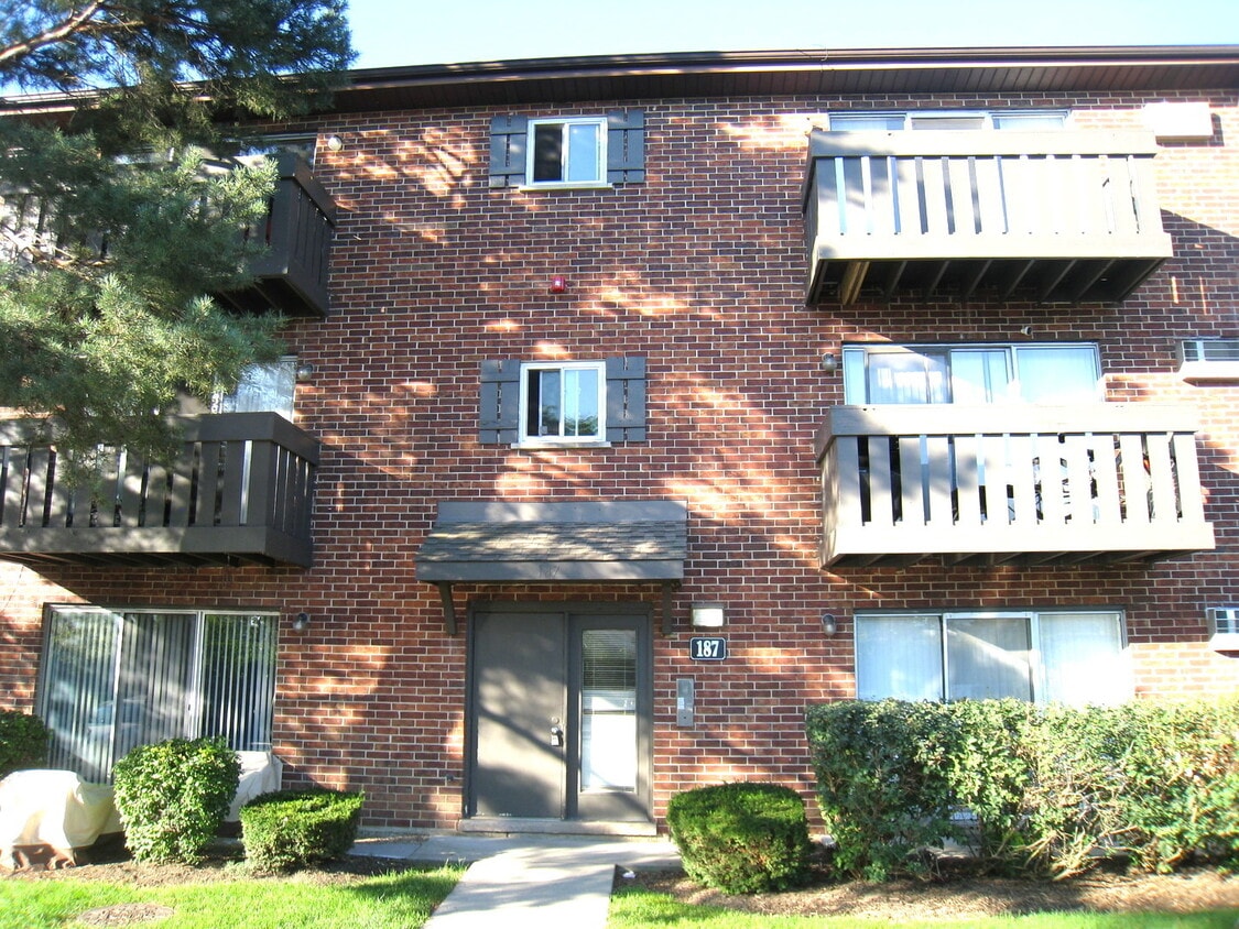 Primary Photo - 187 Pickwick Dr