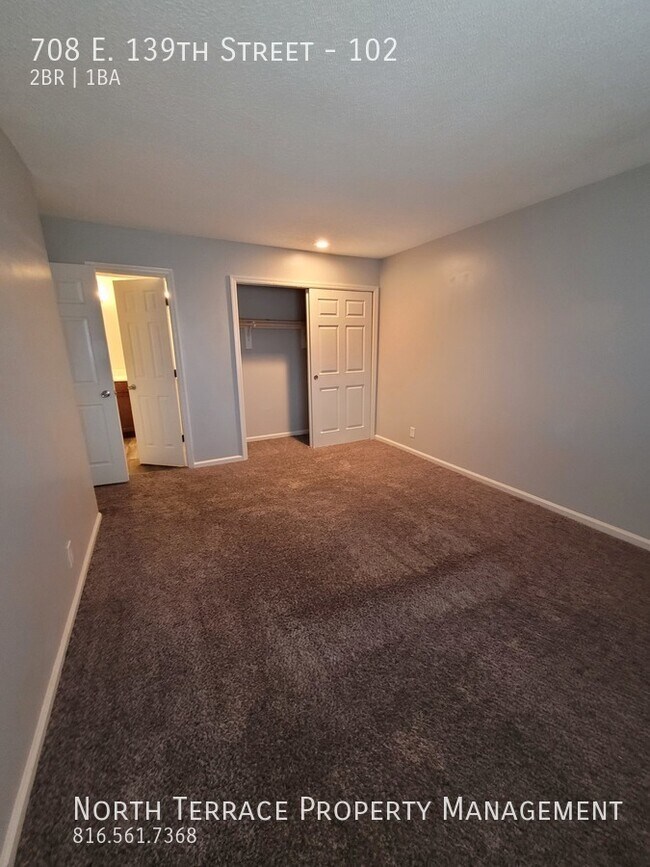 Building Photo - Renovated 2BR in South KCMO with Patio