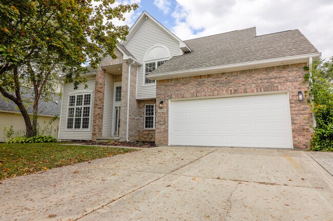 Building Photo - 10596 Greenway Dr