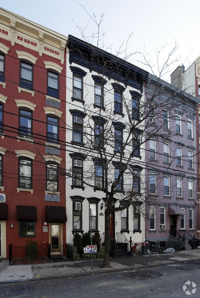 Building Photo - 331 Adams St