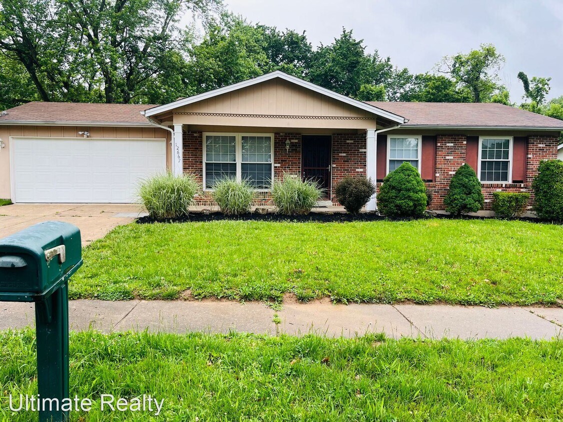 3 br, 2 bath House 12667 Tremblewood Dr. House Rental in Florissant