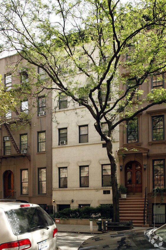 Primary Photo - 231 E 31 Street