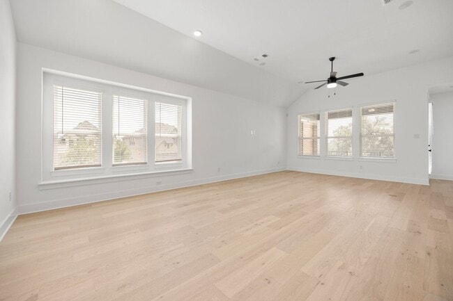 Building Photo - Beautiful 4 bedroom, 3 bathroom home locat...