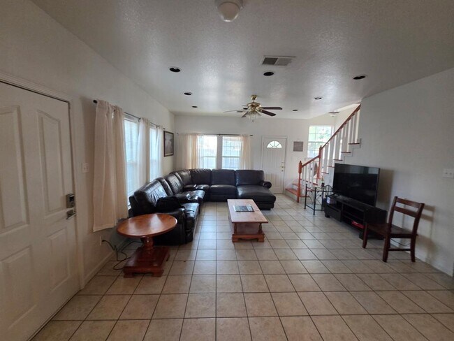 Building Photo - 4703 Harmon Ave