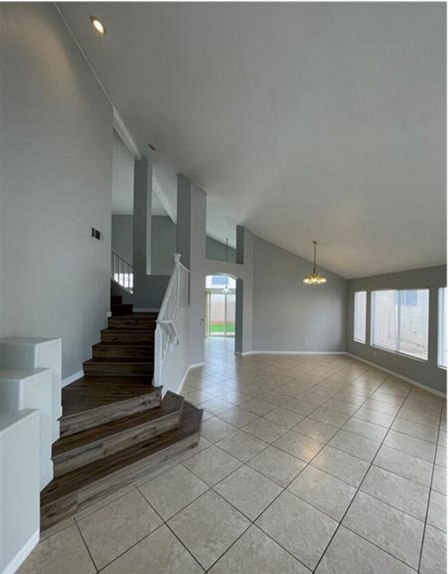 Foto del edificio - LOVELY 2 STORY HOME, 3 BEDROOMS, 2.5 BATHR...