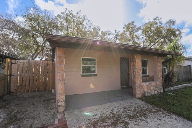 Building Photo - 1827 Larkin Ave