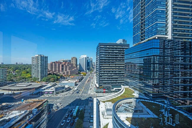 Building Photo - 4790 Yonge St