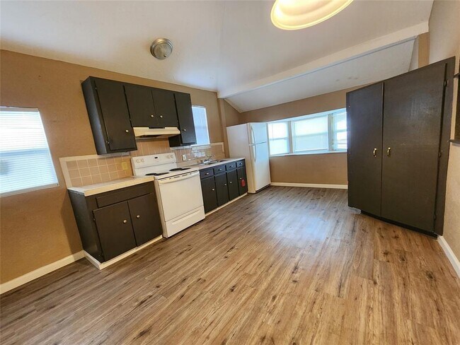 Building Photo - 511 Williams Ave