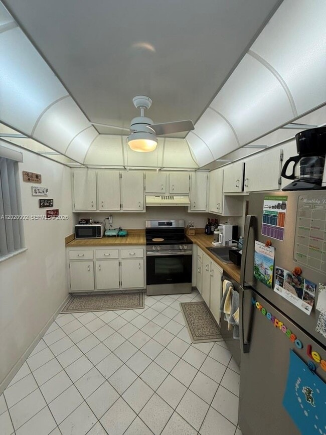 Building Photo - 1810 SW 81st Ave