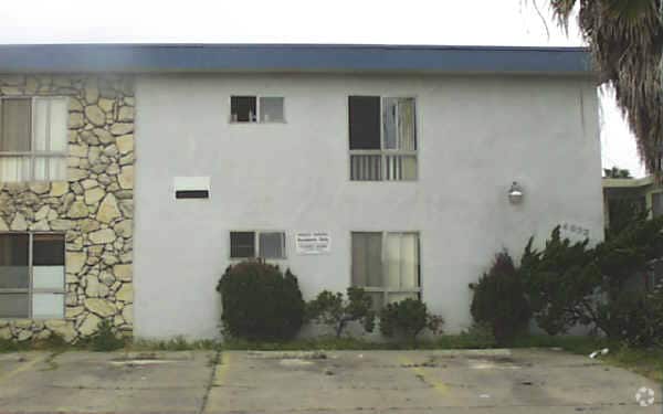 Building Photo - 4022 Chamoune Ave