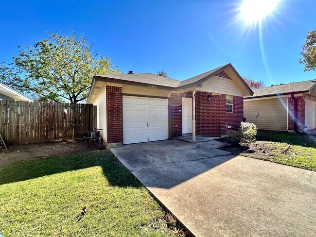 Building Photo - Bright and Comfortable 3BR/2BA Home with Garage & Backyard