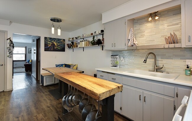 Building Photo - 217 Root Ave