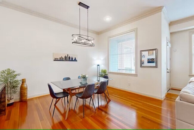 Foto del edificio - 404 W 16th St