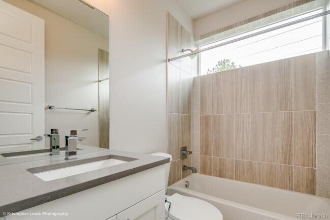 Building Photo - 2 bedroom in Denver CO 80210