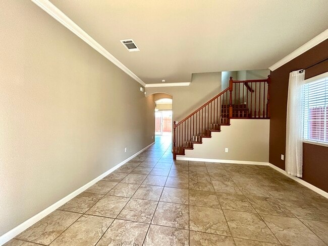Building Photo - Beautiful 3 Bedroom 2.5 Bathroom in Gated ...