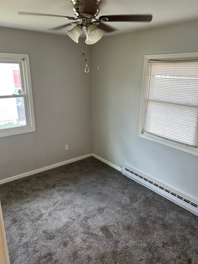 Building Photo - 1654 Bluebird Dr