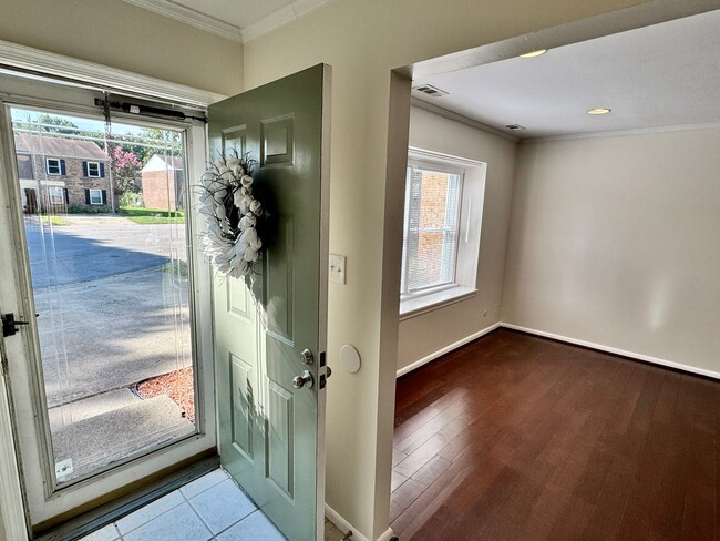 Foto del edificio - READY NOW! Updated 3 Bedroom Townhome - Al...