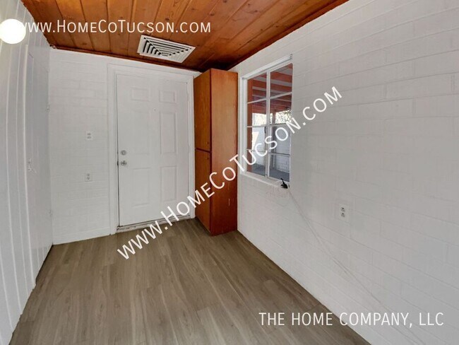 Building Photo - 615 N DESERT Ave