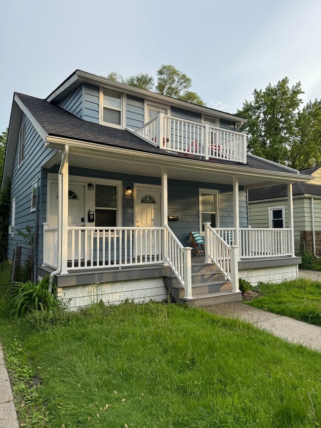 Building Photo - 690 E Marshall St