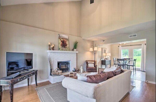 Foto del edificio - 532 W Southampton Dr