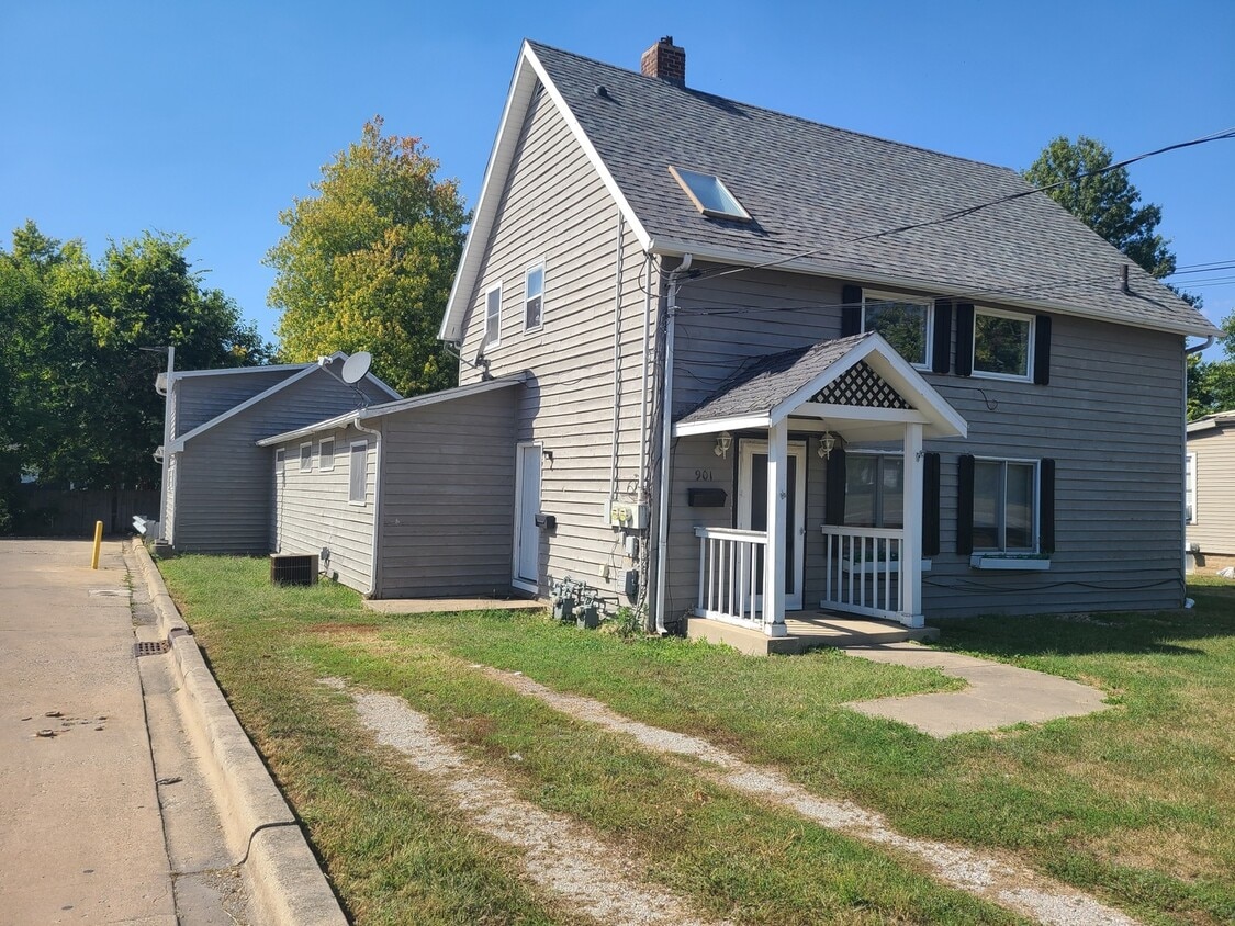 Primary Photo - 901 1st Ave