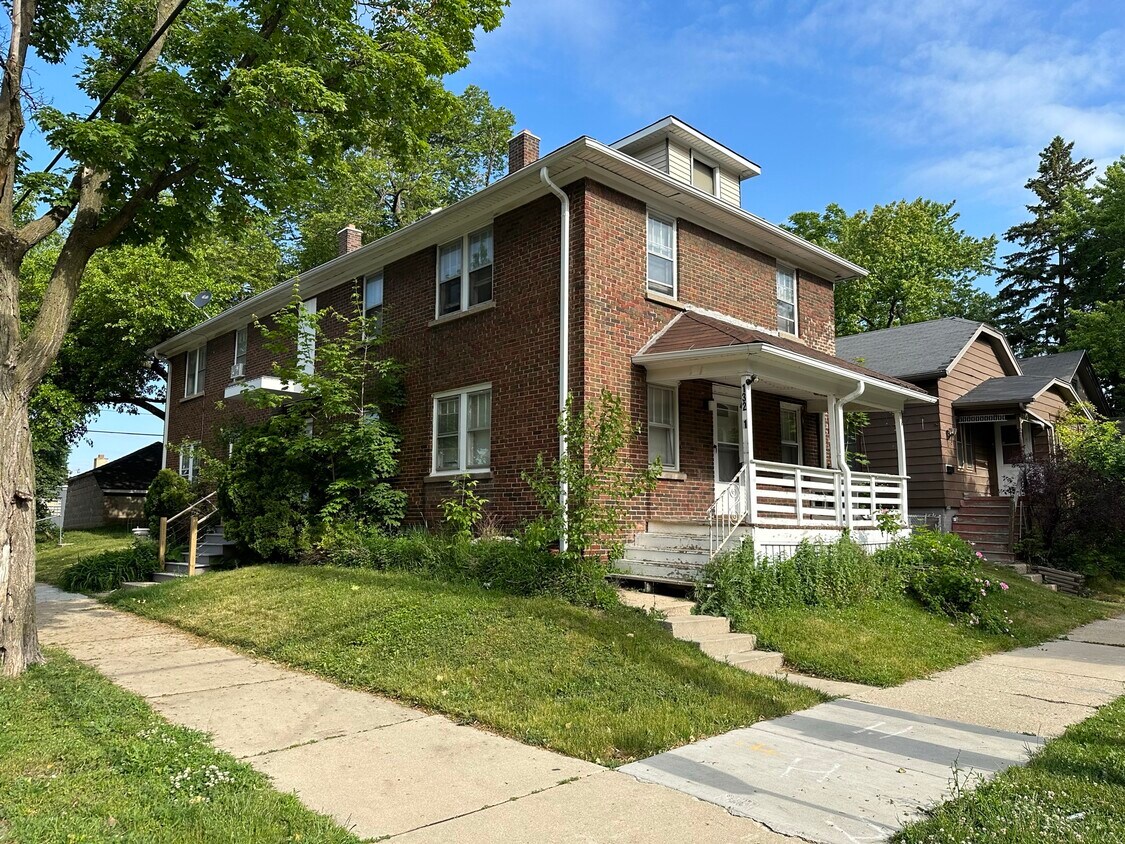 Foto principal - 132 E Montana St